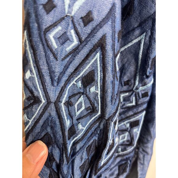Chicos Size 2 US 12‎ / 14 Blue Chambray Embroidered Sleeve Tunic V Neck - Picture 4 of 9